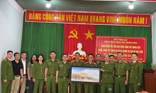 Đoàn công tác Học viện CSND thăm, làm việc với Công an xã Ea Bung, huyện Ea Súp, tỉnh Đắk Lắk nhân dịp Tết Qúy Mão 2023